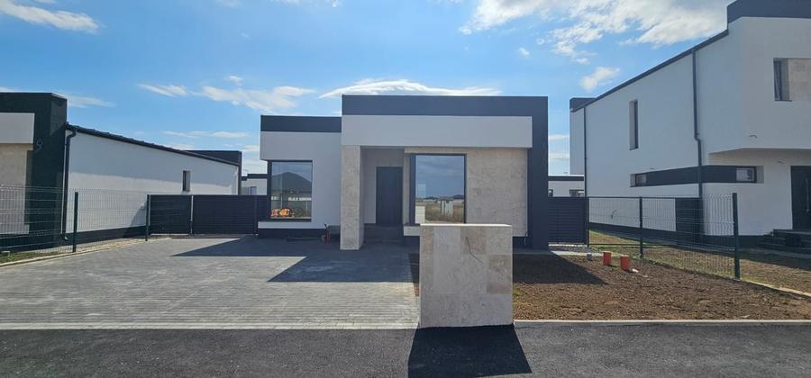 Casă individuală cu 3 camere cu Canalizare în Berceni