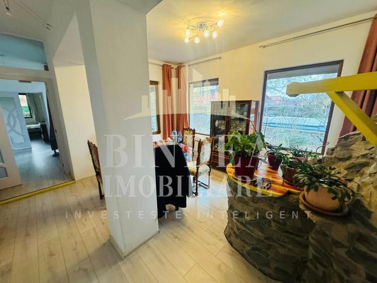 Casă individuală cu 8 camere cu Canalizare în Giarmata