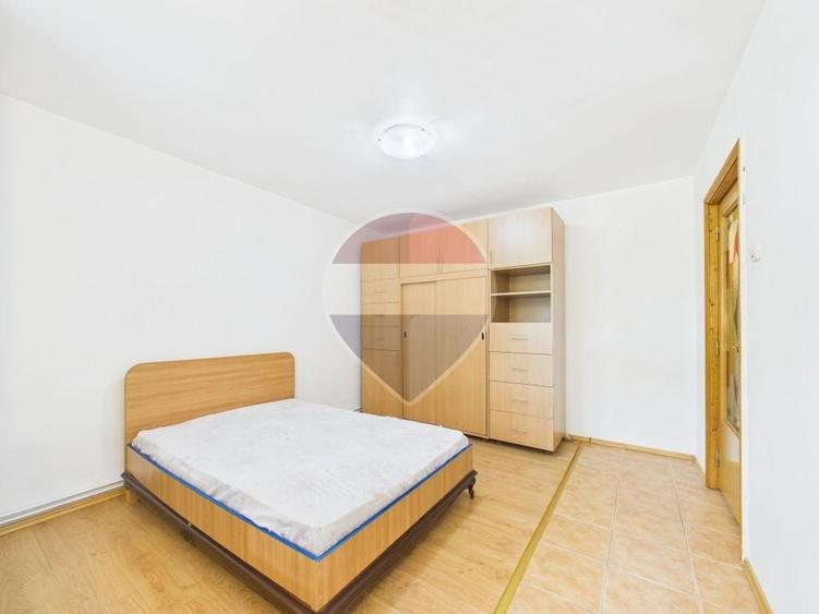 Apartament cu 3 camere decomandat, mobilat în Titan