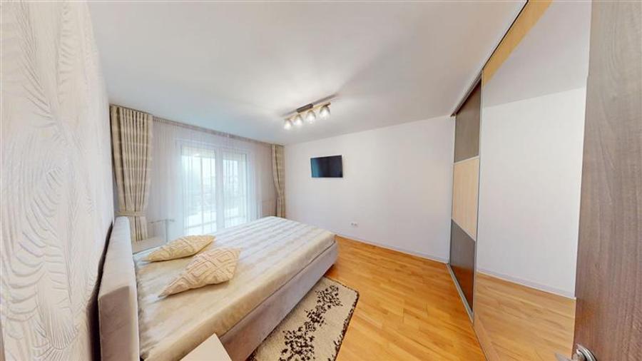 Apartament cu 4 camere decomandat, mobilat în Central
