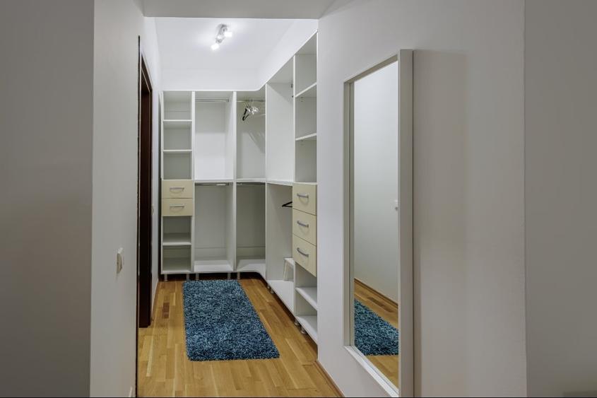 Apartament cu 3 camere, mobilat în Central