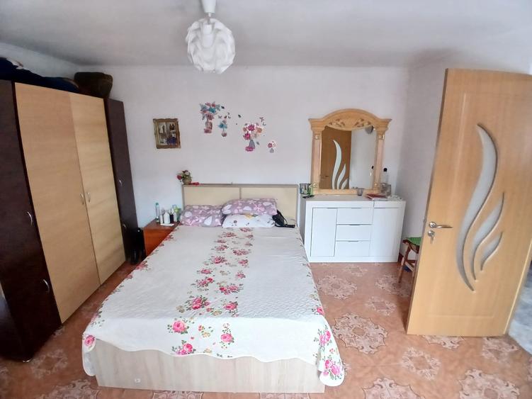 Casă cu 2 camere cu Teren 220 Mp în Mărgeanului