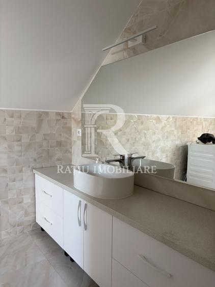 Duplex cu 6 camere cu Canalizare în Nord-Est