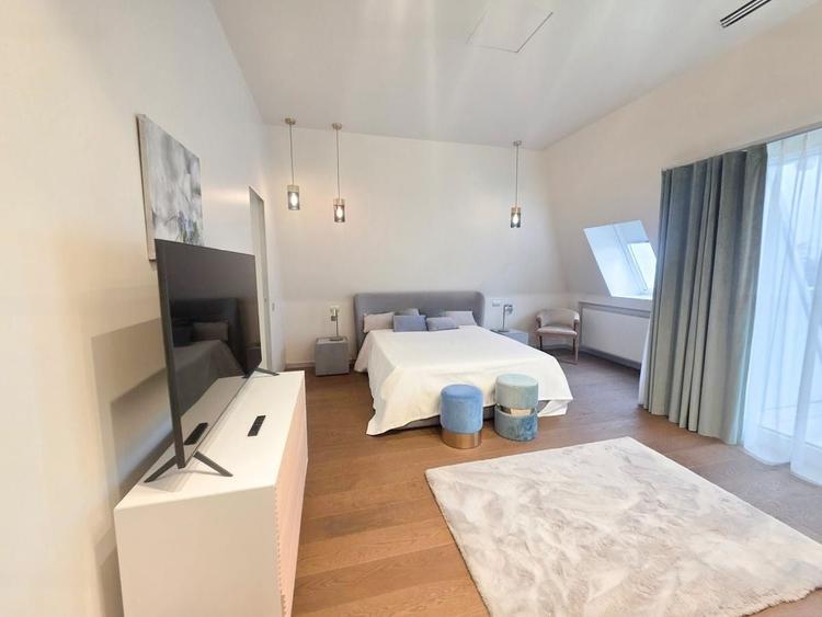 Apartament cu 4 camere decomandat, mobilat în Iancu Nicolae