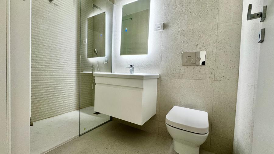 Apartament cu 3 camere semidecomandat în P-ta Presei Libere