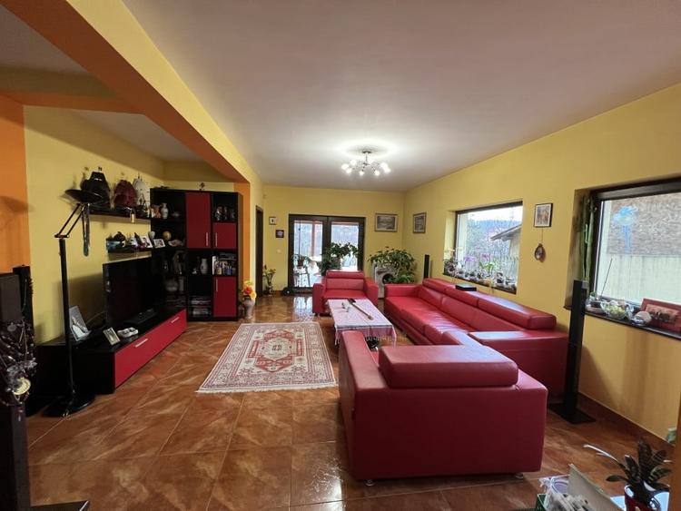 Casă individuală cu 4 camere cu Piscina în Găgeni