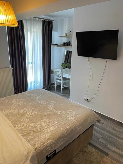Apartament cu 2 camere semidecomandat în Craiovei