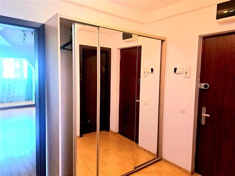 Apartament cu 3 camere decomandat, mobilat în Lenin