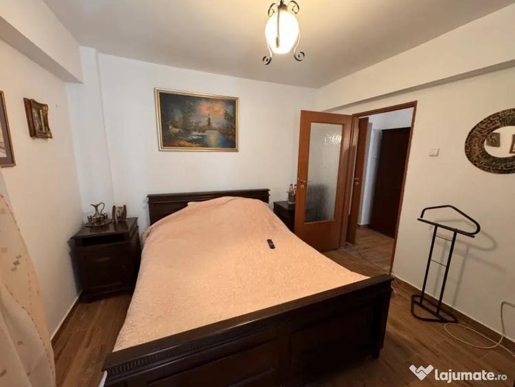 Apartament cu 3 camere decomandat în Sud