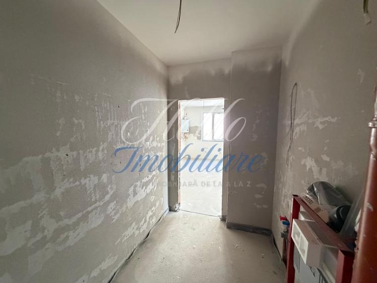 Apartament cu 3 camere semidecomandat în Florești