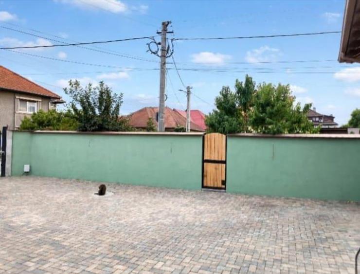 Casă individuală cu 5 camere cu Canalizare în Central