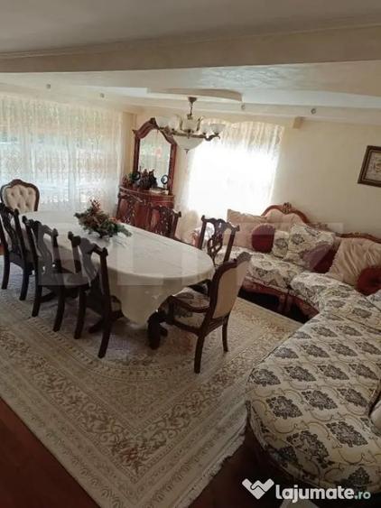 Casă cu 7 camere cu Teren 300 Mp în Central