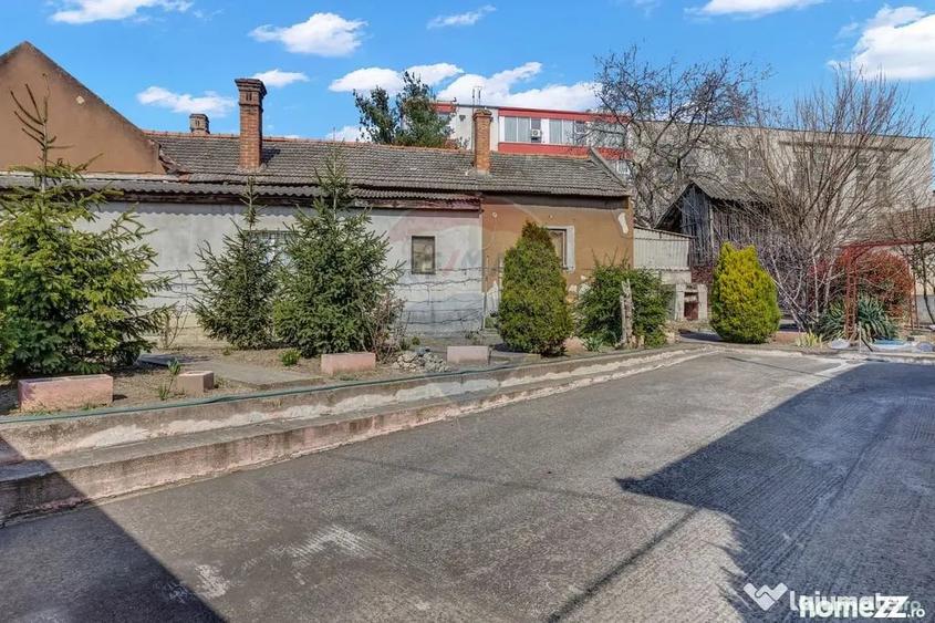 Casă cu 7 camere cu Teren 777 Mp în Ultracentral