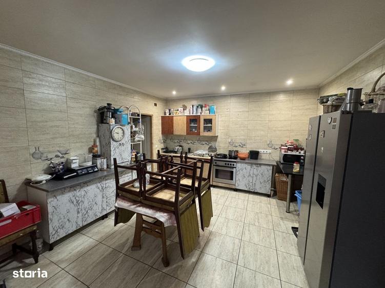 Casă cu 4 camere cu Teren 3000 Mp în Doba