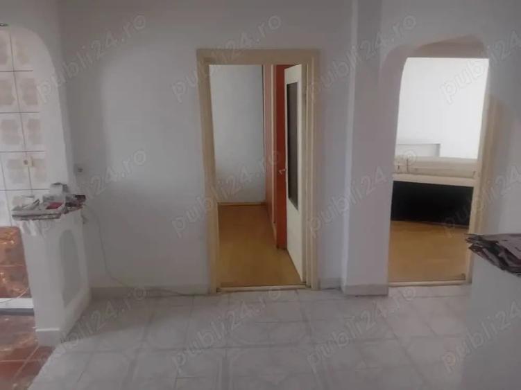 Apartament cu 3 camere decomandat în Precista