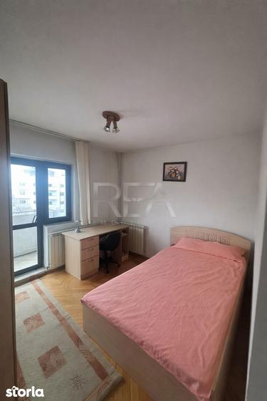 Apartament cu 3 camere decomandat în Tineretului