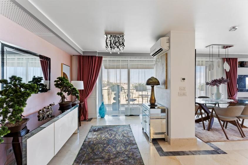 Apartament cu 4 camere decomandat, mobilat în Faleza Nord