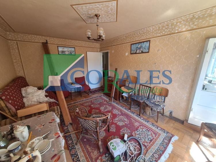 Apartament cu 3 camere decomandat în Lipovei