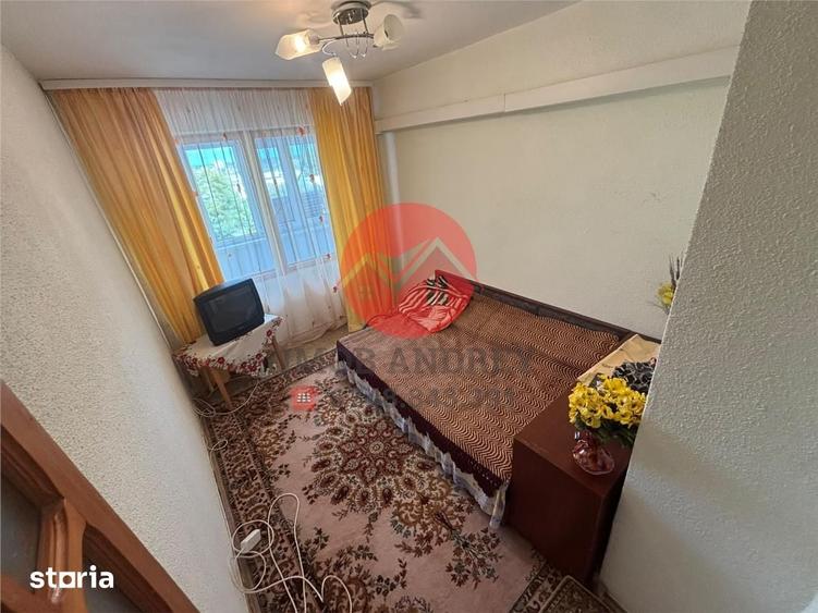 Apartament cu 4 camere decomandat în E3