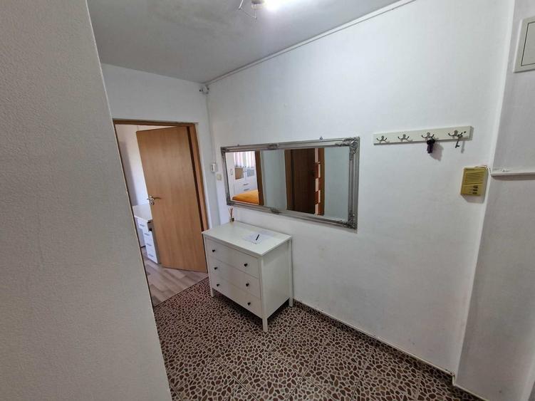 Garsonieră decomandată în P-ța Doina