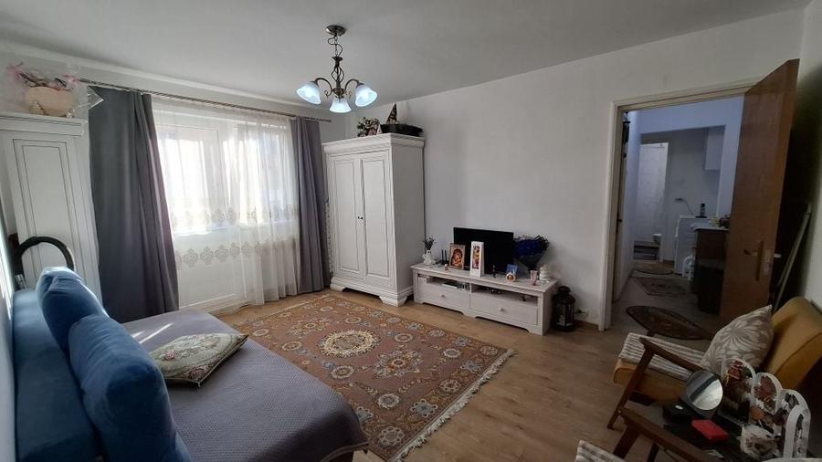 Apartament cu 2 camere semidecomandat în Mihai Viteazul