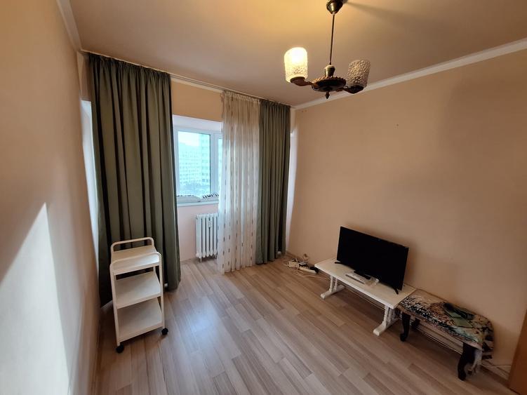 Apartament cu 3 camere decomandat în Colentina