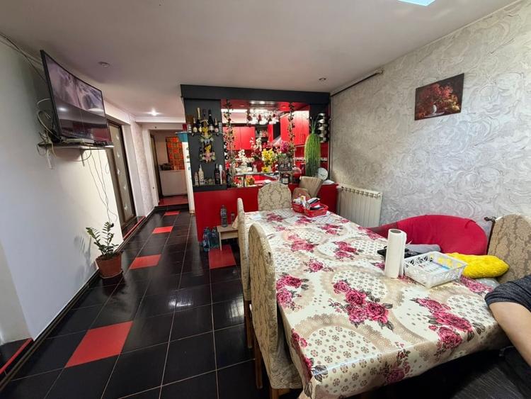 Casă individuală cu 8 camere cu Canalizare în Chitila