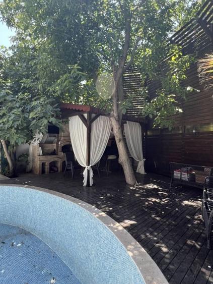Casă individuală cu 10 camere cu Piscina în Stadion