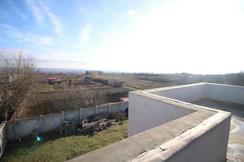 Casă cu 8 camere cu Teren 2500 Mp în Nord
