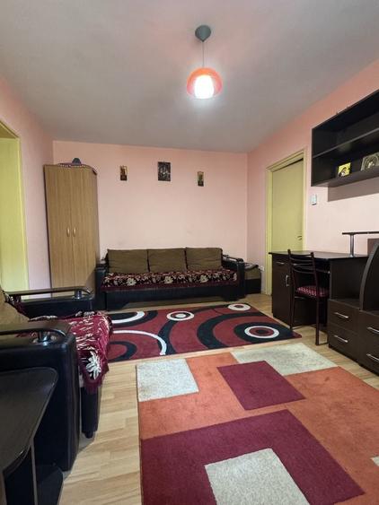 Apartament cu 2 camere semidecomandat în Calea București