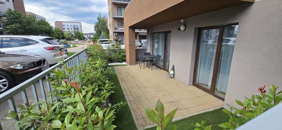 Apartament cu 3 camere decomandat, mobilat în Est