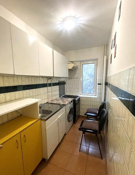 Apartament cu 3 camere semidecomandat, mobilat în Tomis Nord