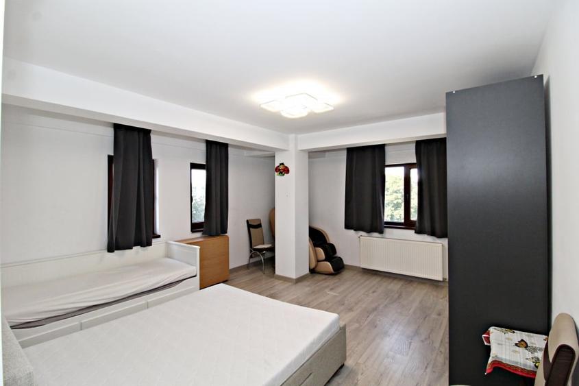 Apartament cu 3 camere semidecomandat în Km 4
