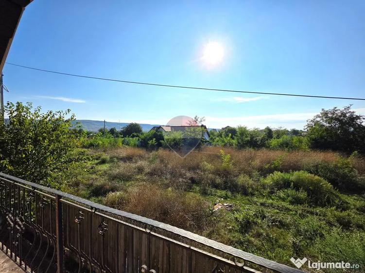 Casă cu 5 camere cu Teren 950 Mp în Cândești