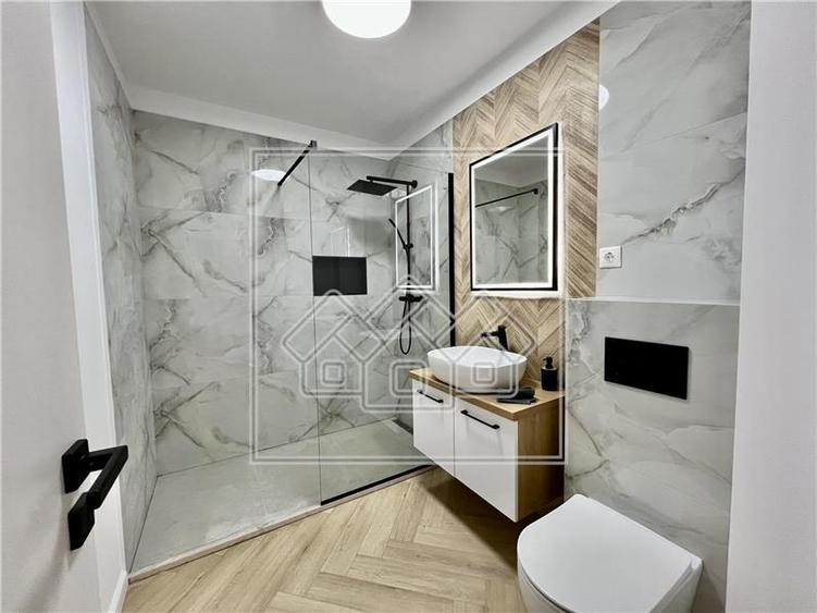 Apartament cu 3 camere nedecomandat în Exterior Vest