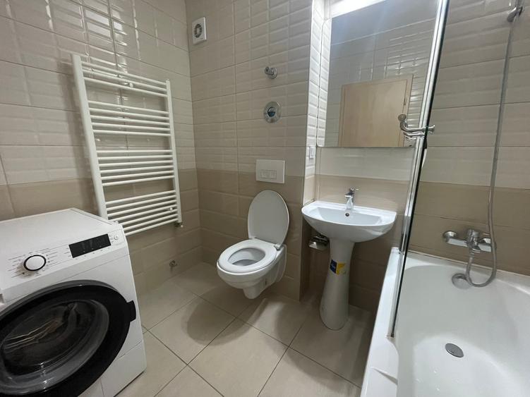 Apartament cu 2 camere semidecomandat în 13 Decembrie