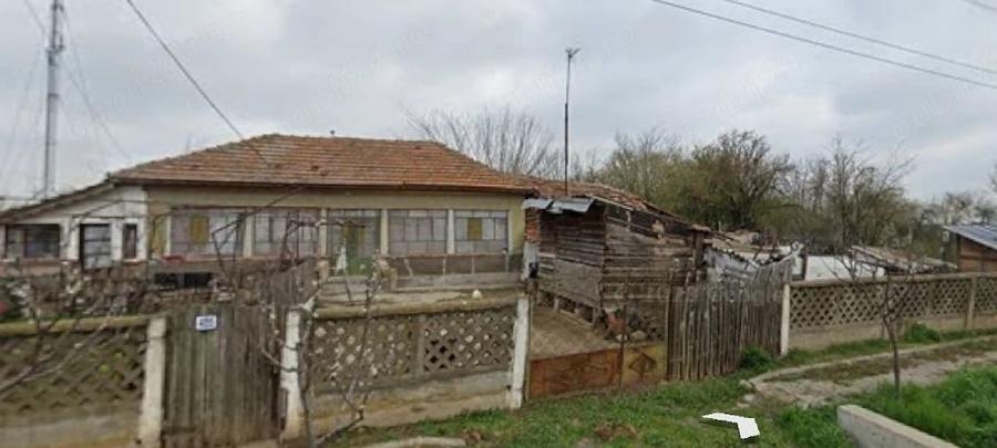 Casă cu 4 camere cu Teren 1500 Mp în Central
