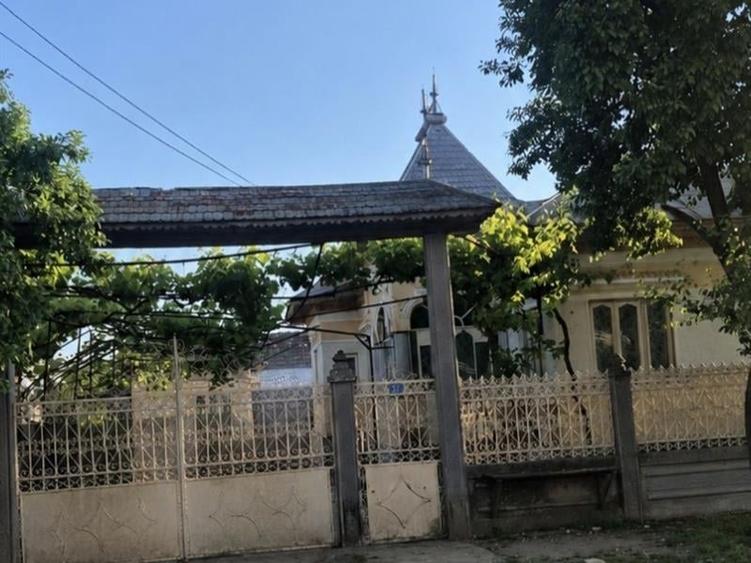 Casă individuală cu 4 camere cu Teren 1600 Mp în Răcarii de Sus