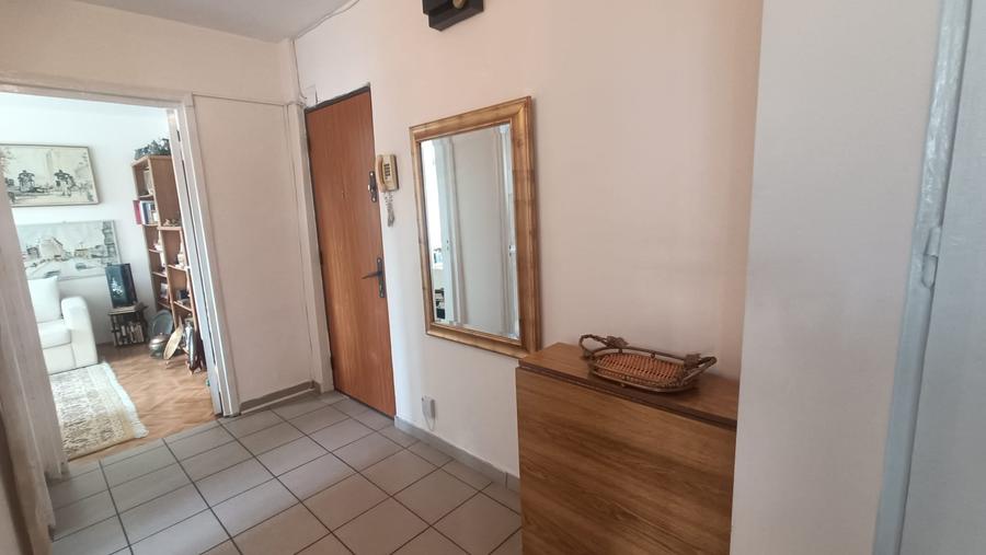 Apartament cu 2 camere decomandat în Iancului