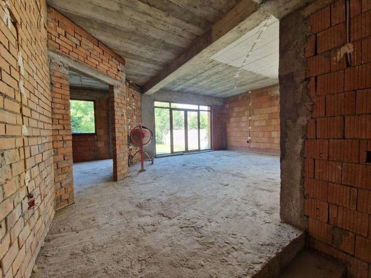 Casă individuală cu 7 camere cu Canalizare în Calea Urseni