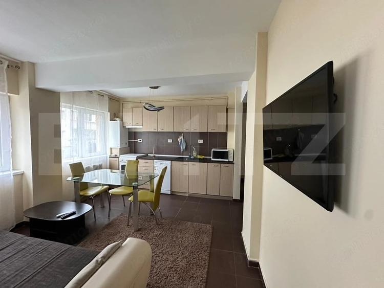 Apartament cu 3 camere semidecomandat în Nord