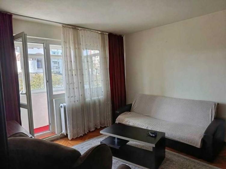 Apartament cu 2 camere semidecomandat în Podu Roș