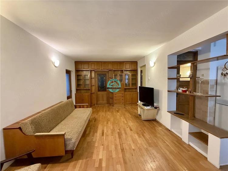 Apartament cu 3 camere decomandat în Corina