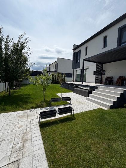 Casă individuală cu 5 camere cu Garaj în Corbeanca