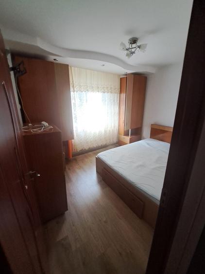 Apartament cu 2 camere semidecomandat în Craiovița Nouă