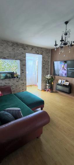 Apartament cu 3 camere semidecomandat în Exterior Vest