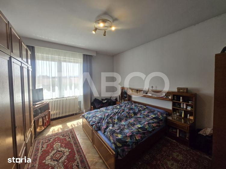Apartament cu 5 camere decomandat în Terezian