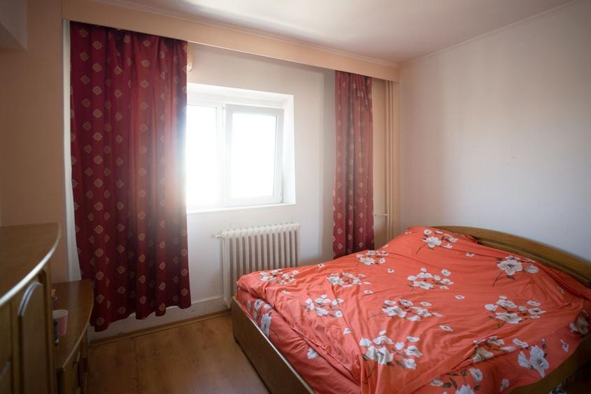 Apartament cu 4 camere semidecomandat în Mărgeanului