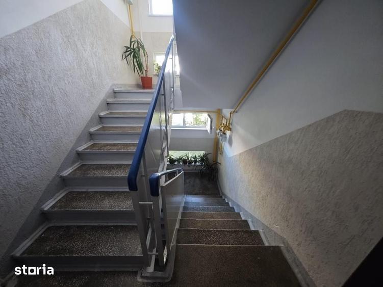 Apartament cu 2 camere semidecomandat în 13 Decembrie