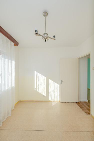 Apartament cu 3 camere semidecomandat, mobilat în Tomis III